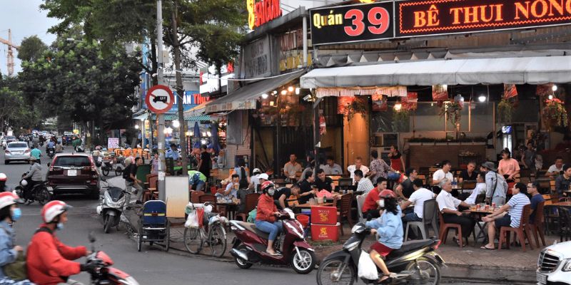 Lấn chiếm vỉa hè có thể bị phạt nguội